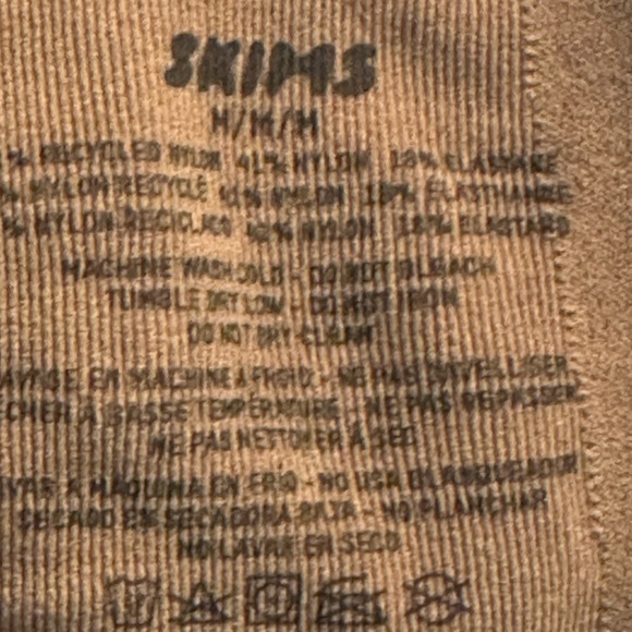 NWOT SKIMS SEAMLESS SCULPT 
STRAPLESS THONG BODYSUIT - Picture 6 of 6